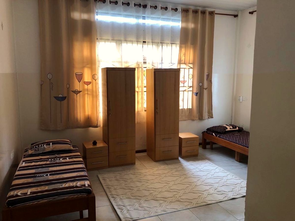 Eines der sieben Schlafzimmer in der geteilten Wohnung